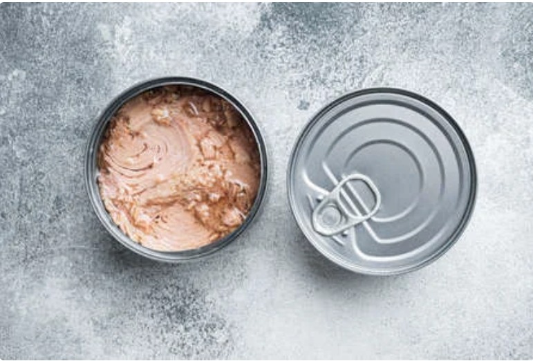 PIMIENTOS ASADOS CON ATÚN EN CONSERVA Y ARROZ CON TOMATE